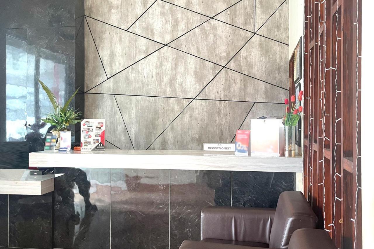 Urbanview Hotel Harapan Palopo Экстерьер фото